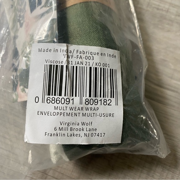 Virginia Wolf Multi Wear Wrap - Picture 3 of 15